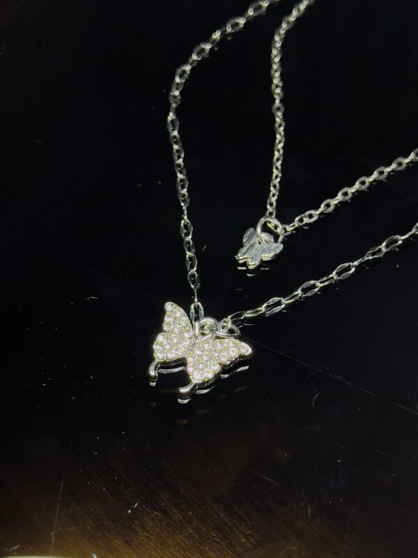 Double layer clavicle butterfly chain