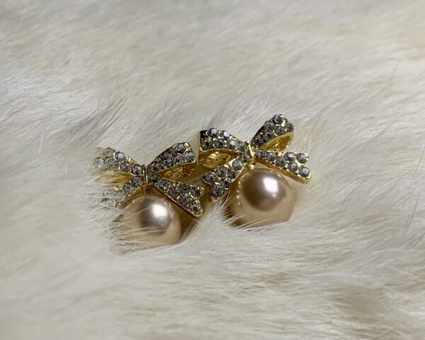 Pearl zircon bow studs - Image 3