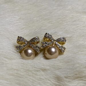 Pearl zircon bow studs
