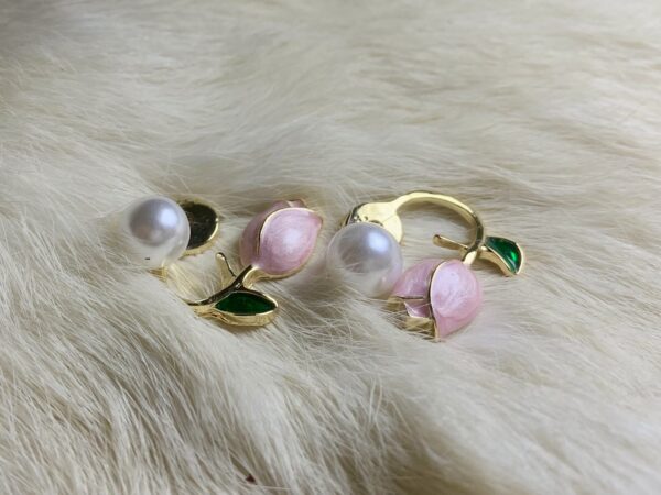 Blooming tulips and pearls studs - Image 2