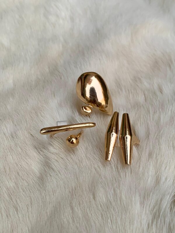 Unruly elegance - Image 2